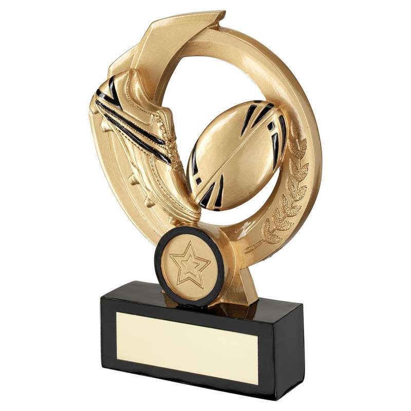 GOLD/BLACK RUGBY BALL AND BOOT ON ROUND WREATH WITH PLATE (1in CENTRE) – 4.5in