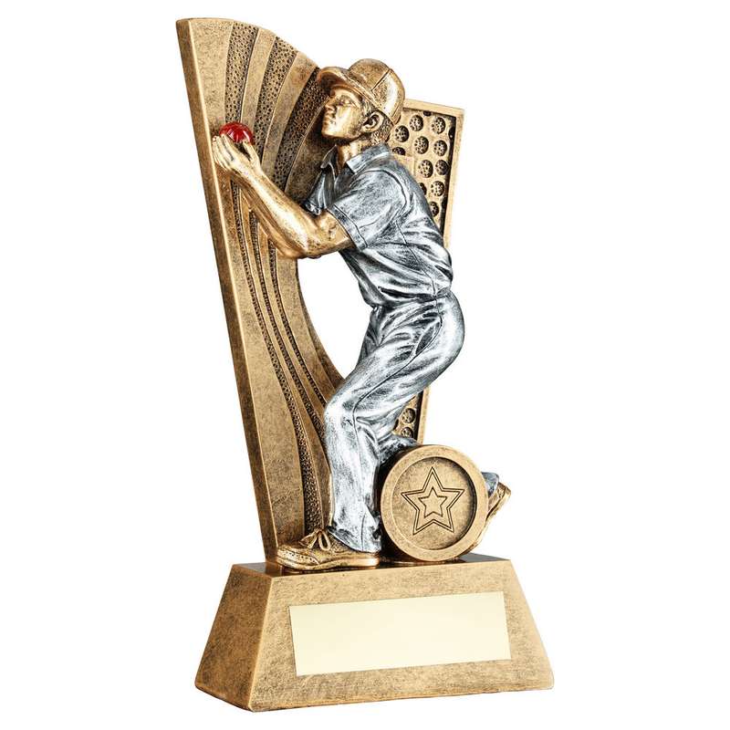 BRZ/PEW/RED MALE CRICKET FIELDER ON BACKDROP WITH PLATE (1in CENTRE) – 7.5in